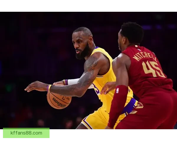 詹姆斯父子打高尔夫遭遇惊险 鳄鱼现身水中老詹勇敢捡球