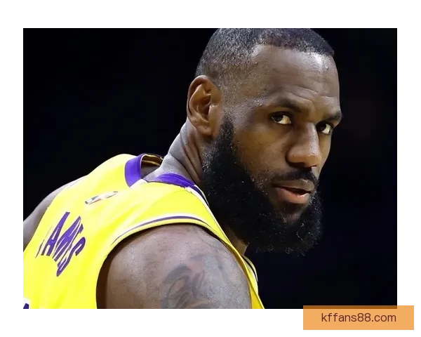 41岁勒布朗差1篮板创三双纪录却遭争议判罚 湖媒怒批裁判判决荒谬